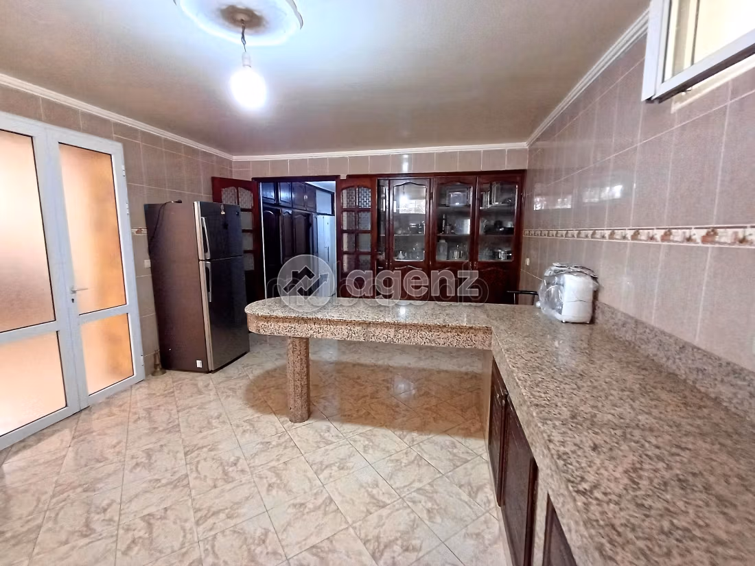 Suntuosa villa en venta en Hamria. 4 dormitorios. Parking y jardin