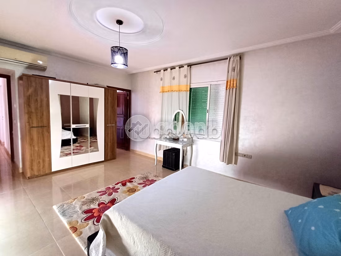 Suntuosa villa en venta en Hamria. 4 dormitorios. Parking y jardin