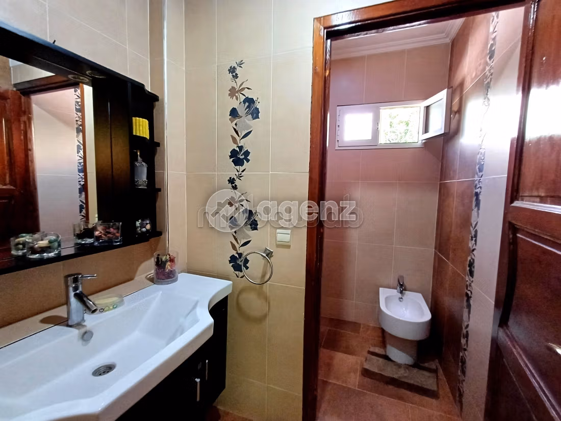 Suntuosa villa en venta en Hamria. 4 dormitorios. Parking y jardin