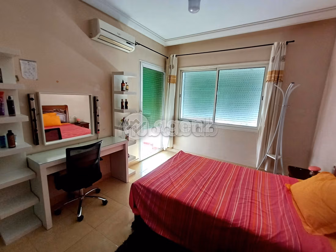 Suntuosa villa en venta en Hamria. 4 dormitorios. Parking y jardin