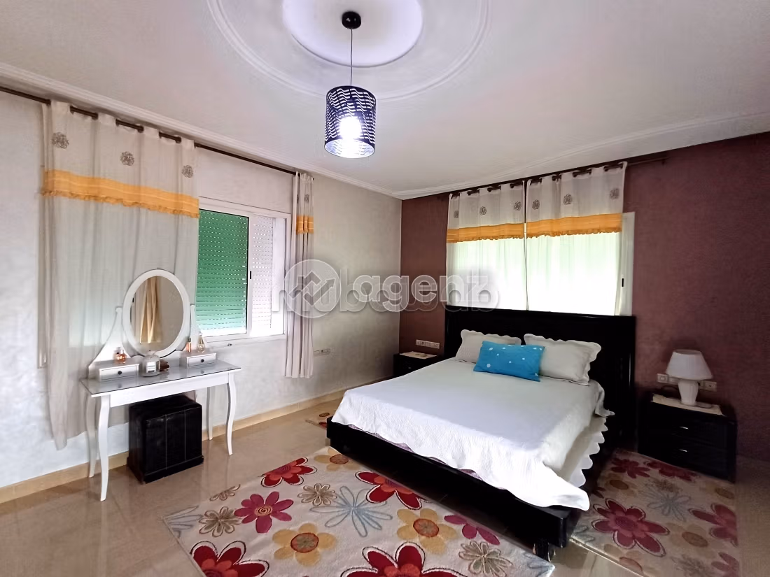 Suntuosa villa en venta en Hamria. 4 dormitorios. Parking y jardin