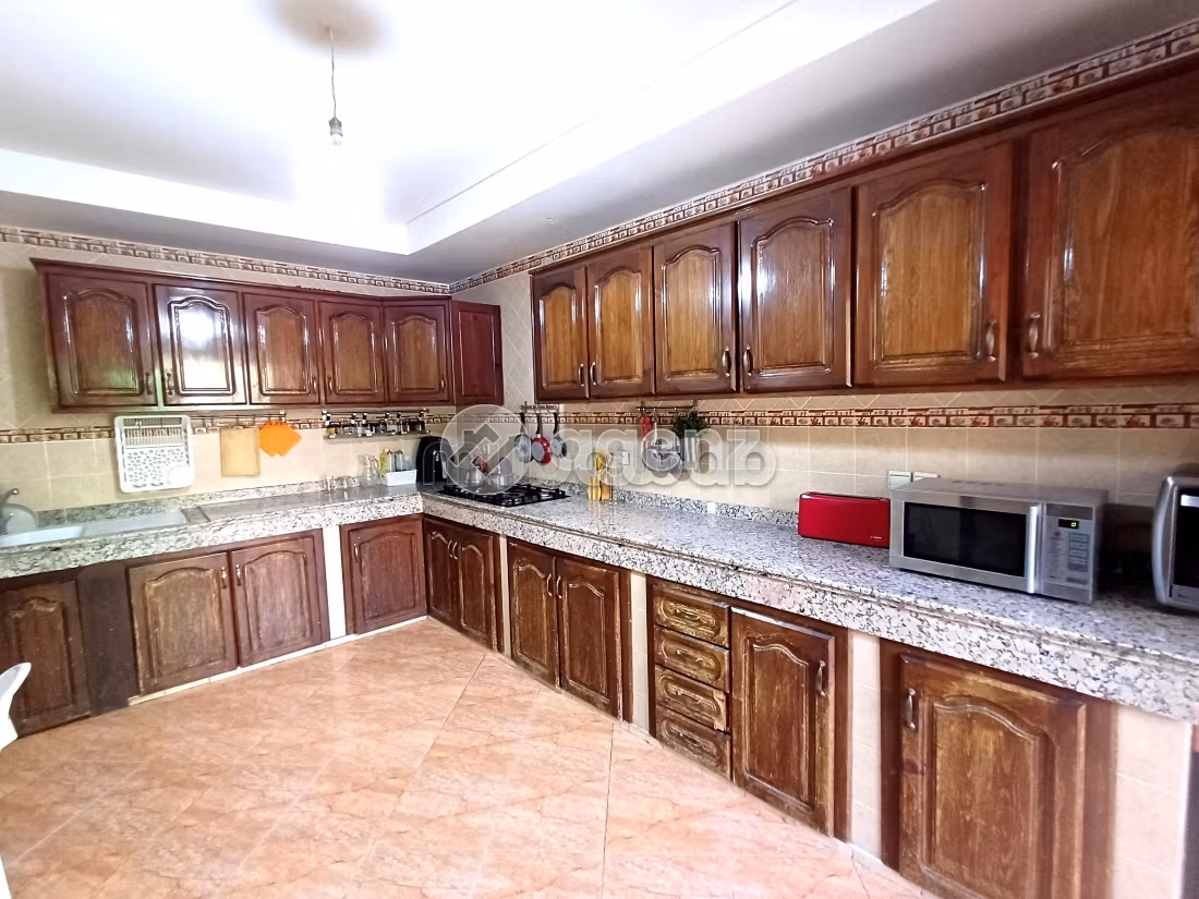 Suntuosa villa en venta en Hamria. 4 dormitorios. Parking y jardin