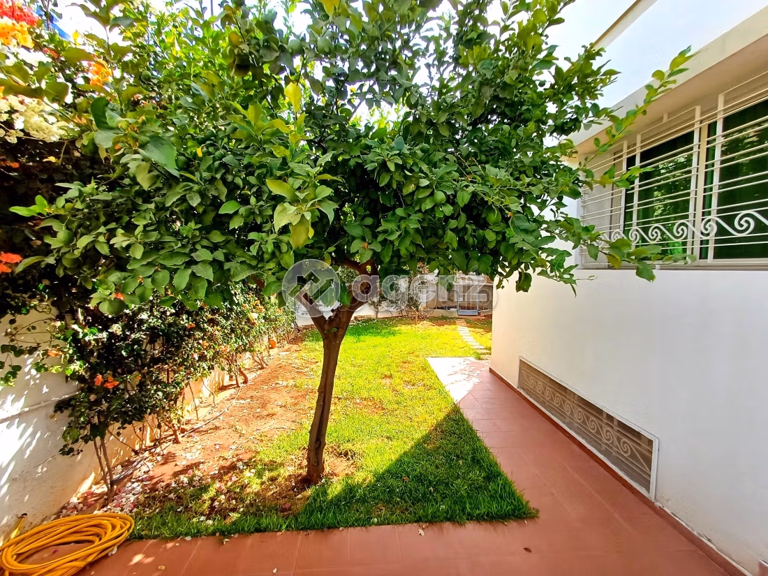 Suntuosa villa en venta en Hamria. 4 dormitorios. Parking y jardin