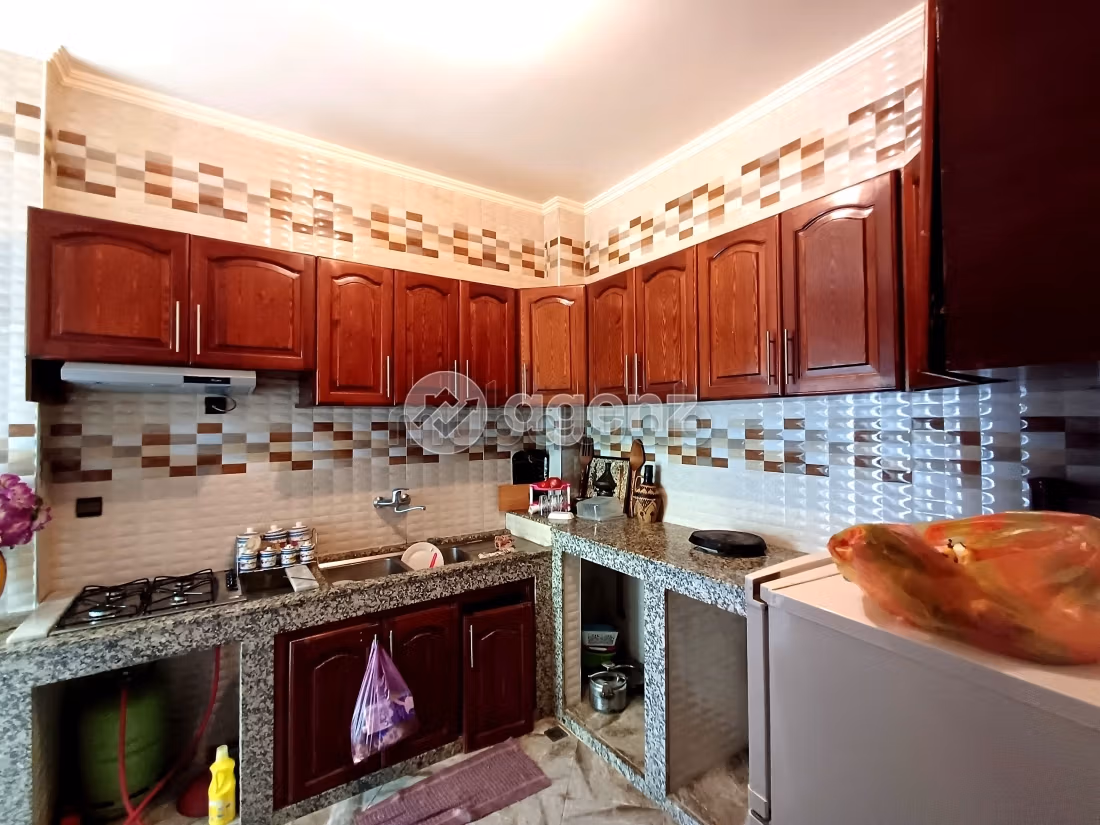 Se vende piso. Superficie de 82 m²