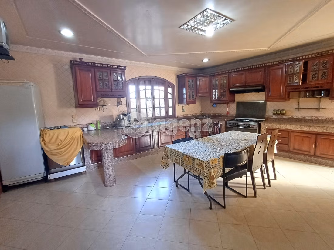 Te koop: villa's en luxe woningen in Bouskoura Ville. 4 Slaapkamers. Garage en terras