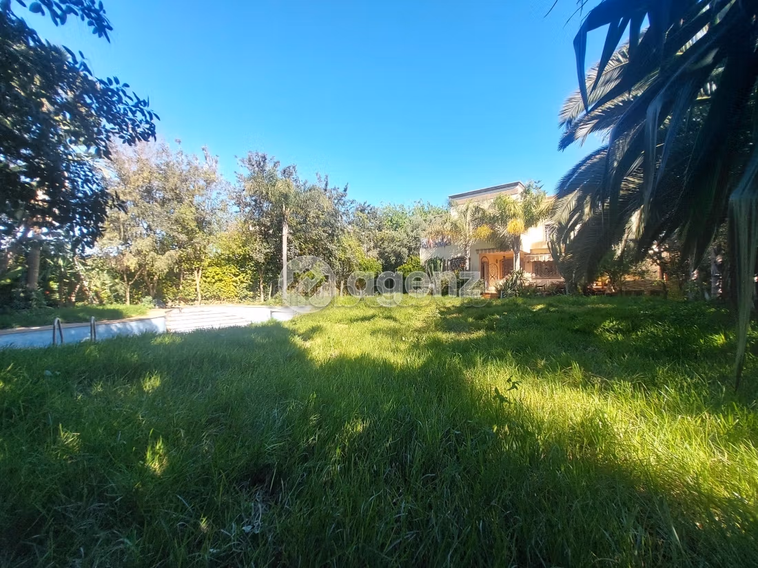 Te koop: villa's en luxe woningen in Bouskoura Ville. 4 Slaapkamers. Garage en terras