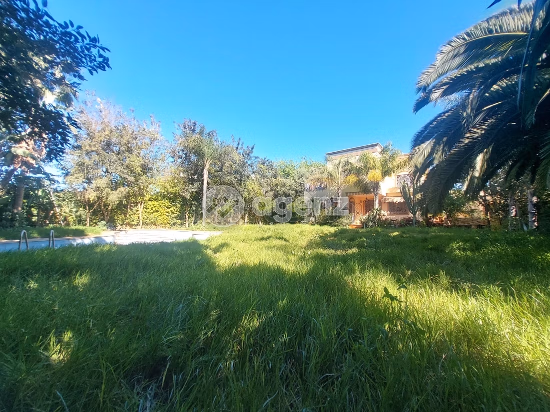 Te koop: villa's en luxe woningen in Bouskoura Ville. 4 Slaapkamers. Garage en terras