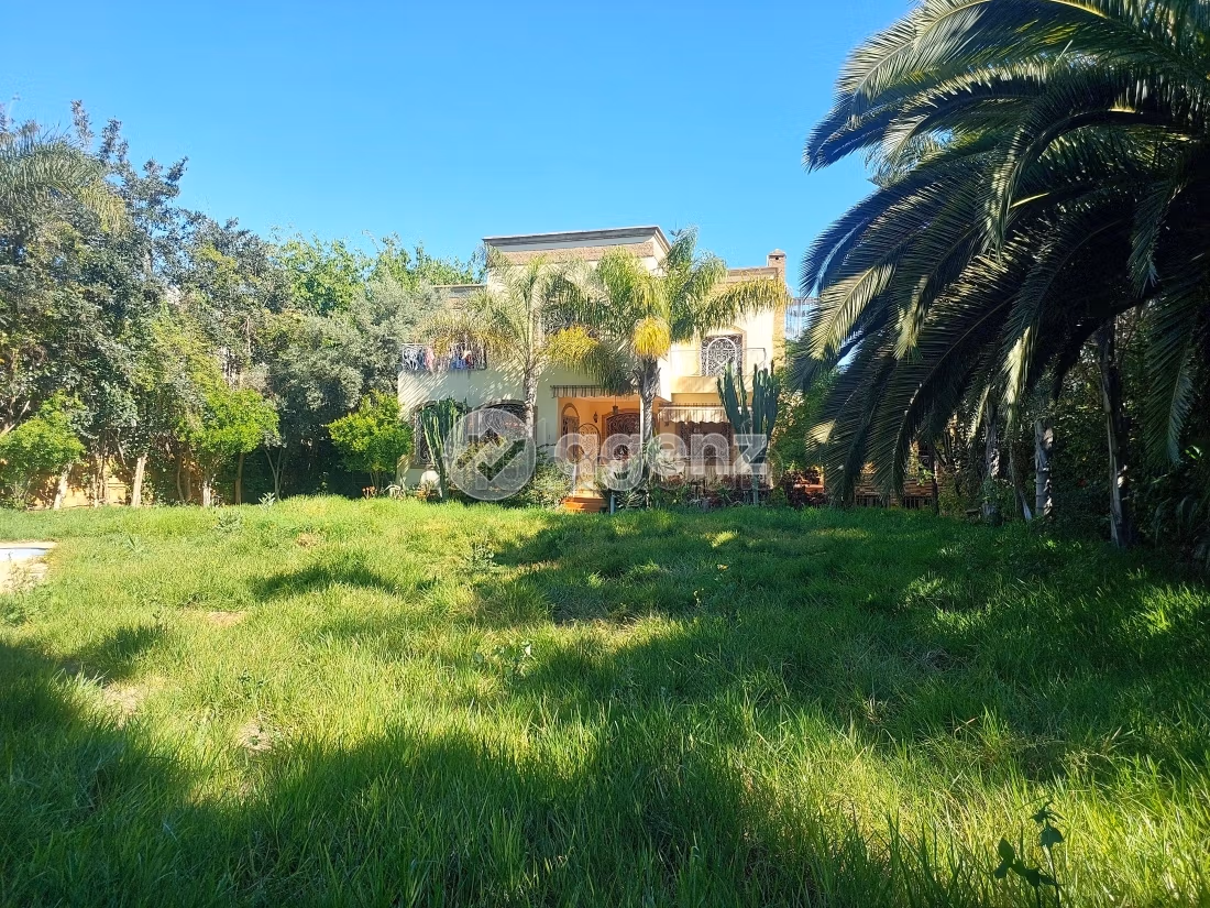 Te koop: villa's en luxe woningen in Bouskoura Ville. 4 Slaapkamers. Garage en terras