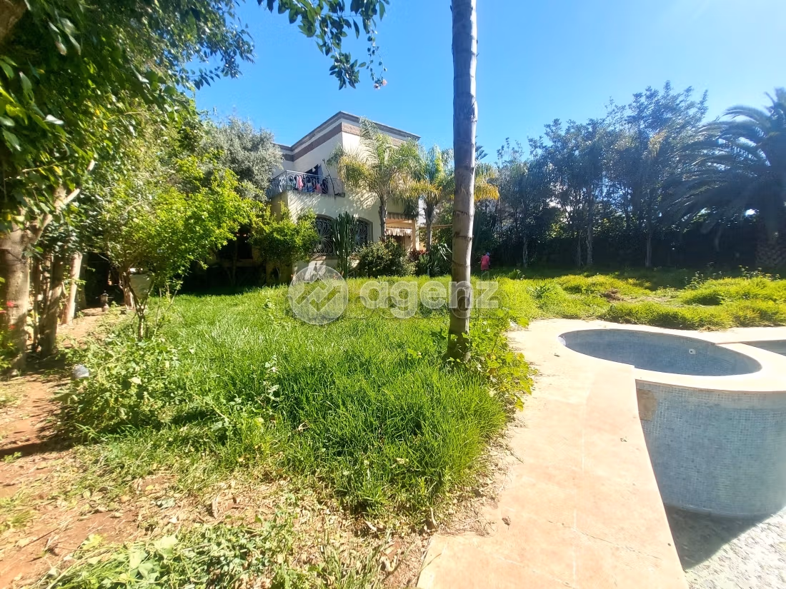 Te koop: villa's en luxe woningen in Bouskoura Ville. 4 Slaapkamers. Garage en terras