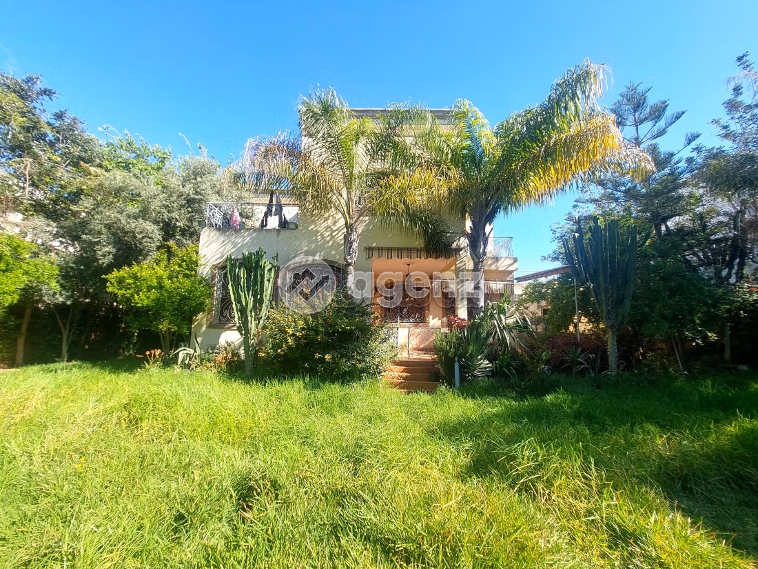 Te koop: villa's en luxe woningen in Bouskoura Ville. 4 Slaapkamers. Garage en terras