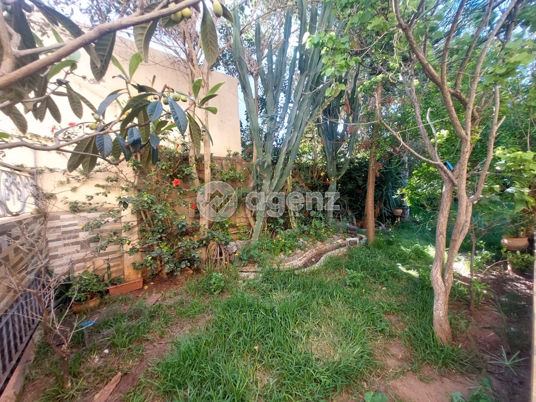 Te koop: villa's en luxe woningen in Bouskoura Ville. 4 Slaapkamers. Garage en terras