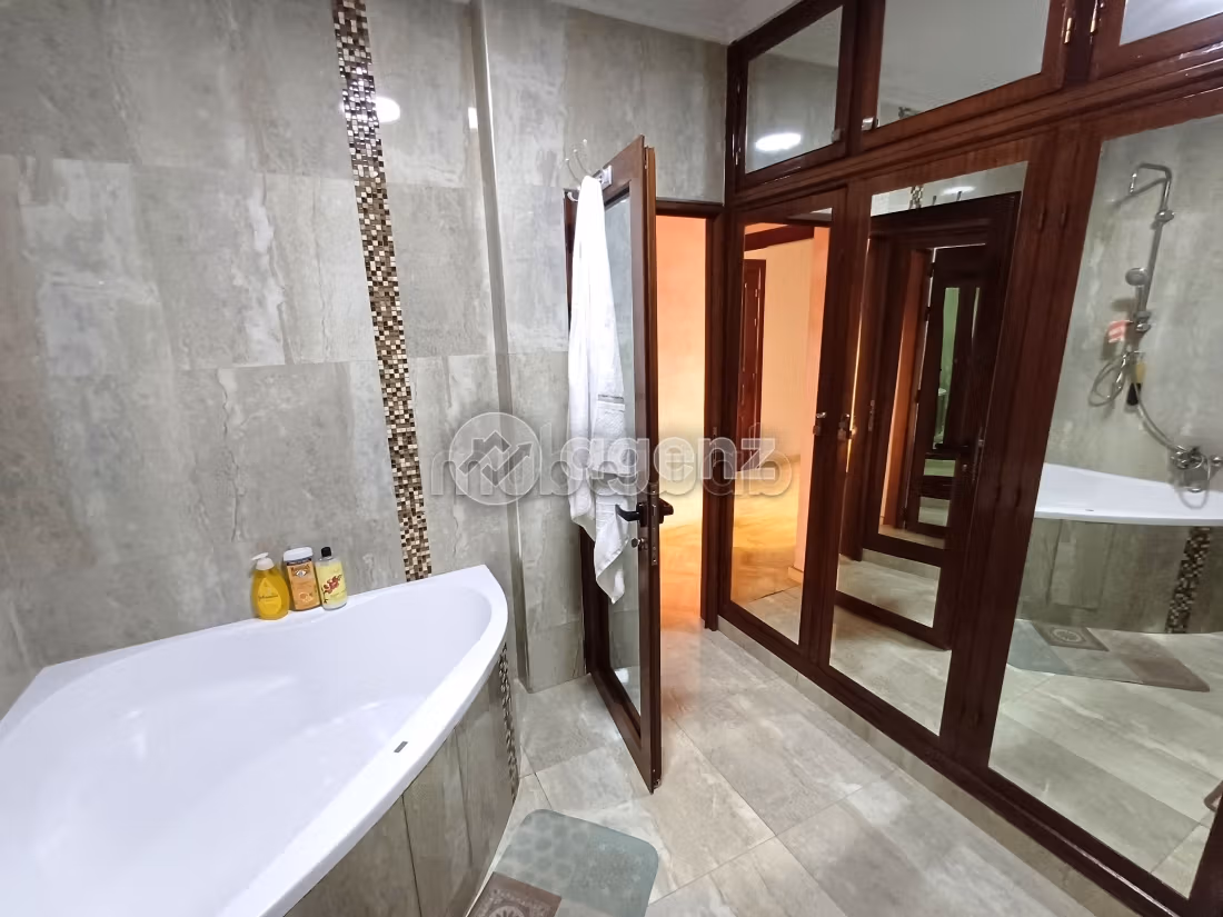Appartement 152 m² à Les Hôpitaux — 11