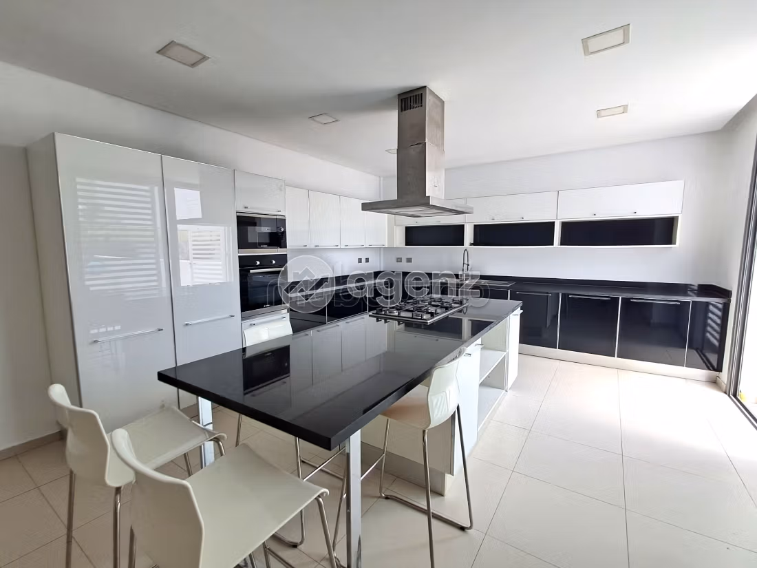 Villa à louer 600 m², 4 chambres Californie Casablanca