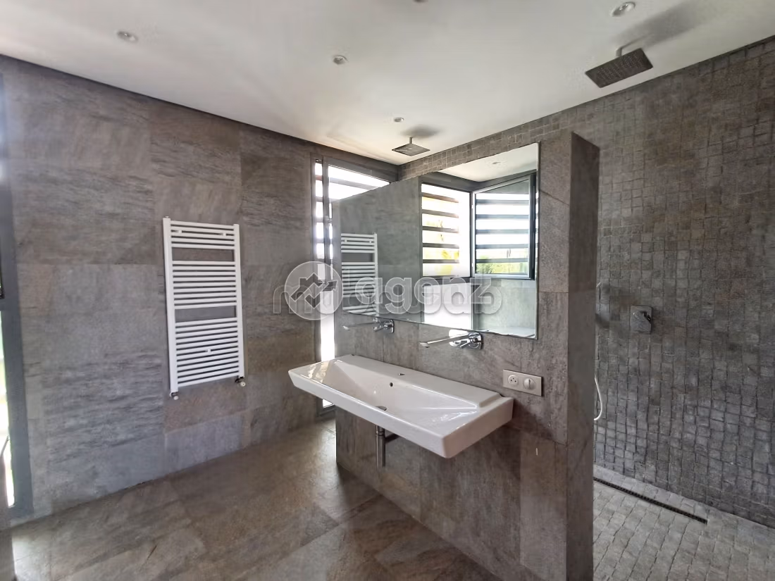Villa à louer 600 m², 4 chambres Californie Casablanca