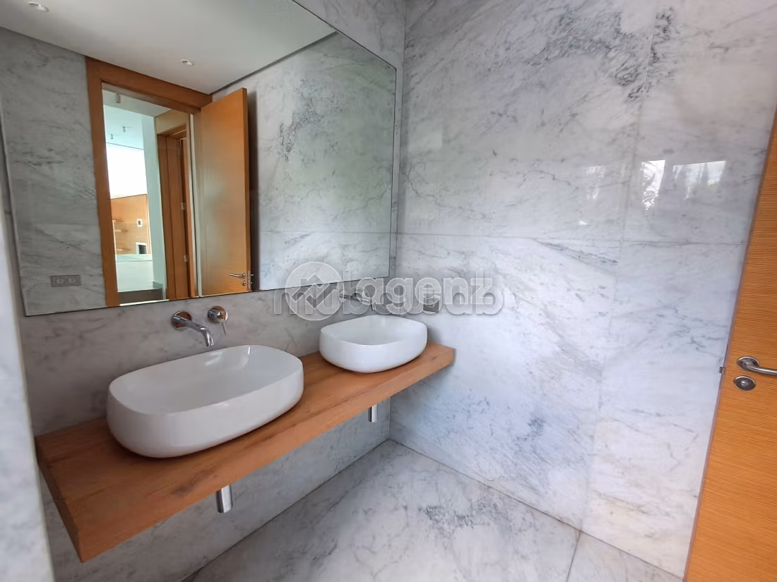 Villa à louer 600 m², 4 chambres Californie Casablanca