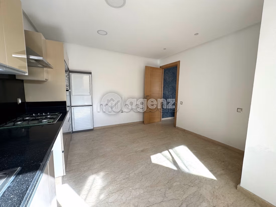 Se vende piso en Oasis. 3 dormitorios. Parking y ascensor