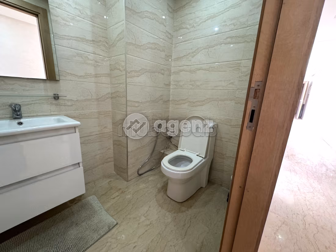 Se vende piso en Oasis. 3 dormitorios. Parking y ascensor