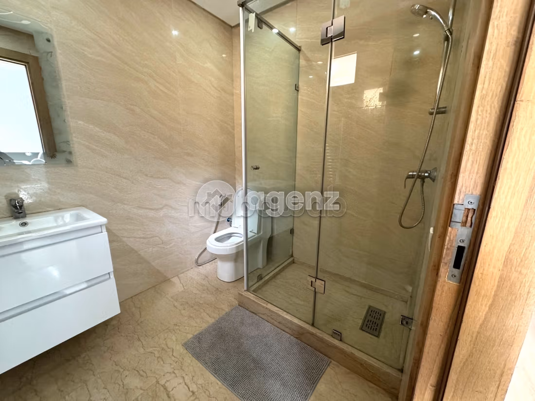 Se vende piso en Oasis. 3 dormitorios. Parking y ascensor