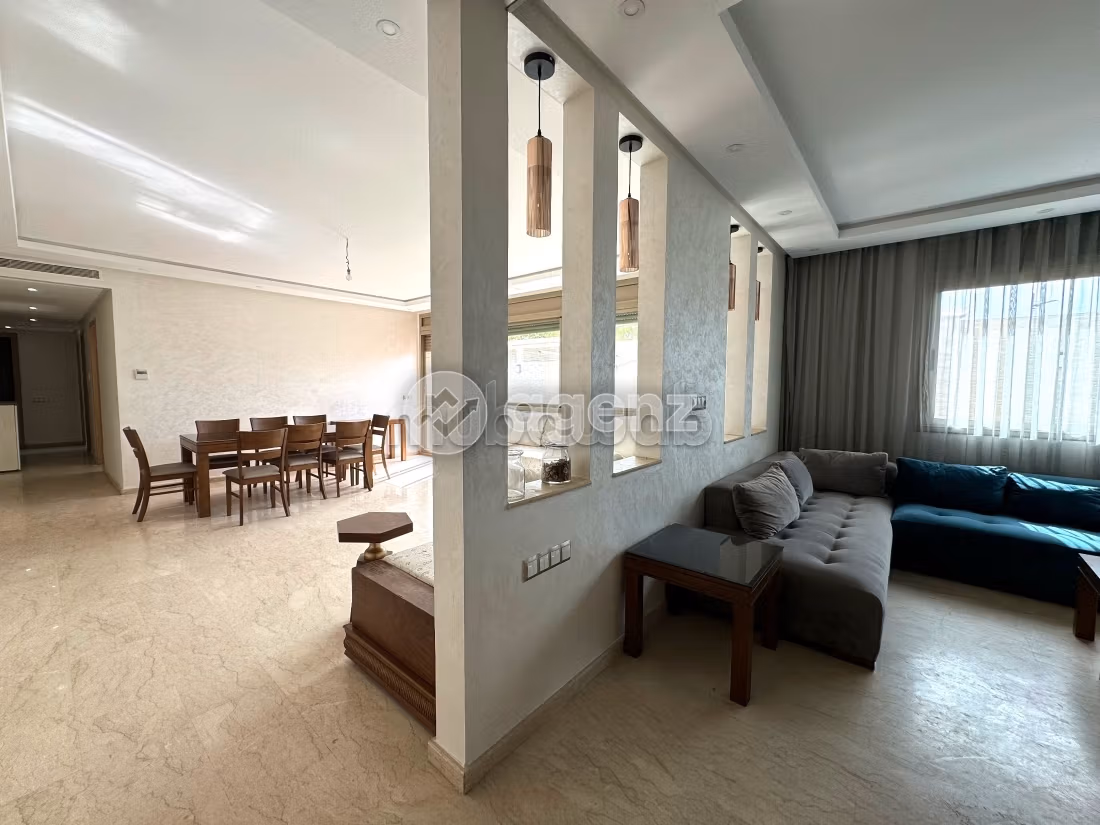 Se vende piso en Oasis. 3 dormitorios. Parking y ascensor