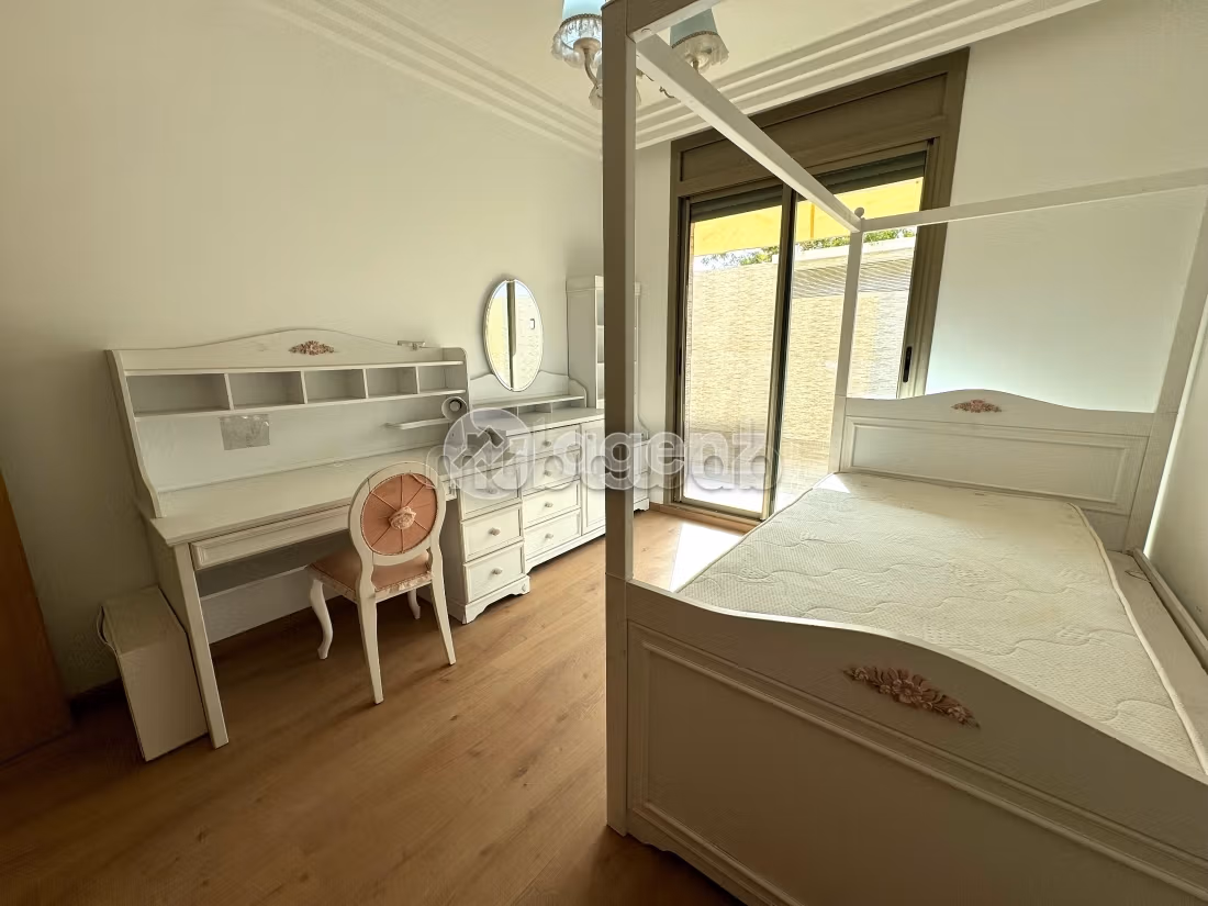 Se vende piso en Oasis. 3 dormitorios. Parking y ascensor
