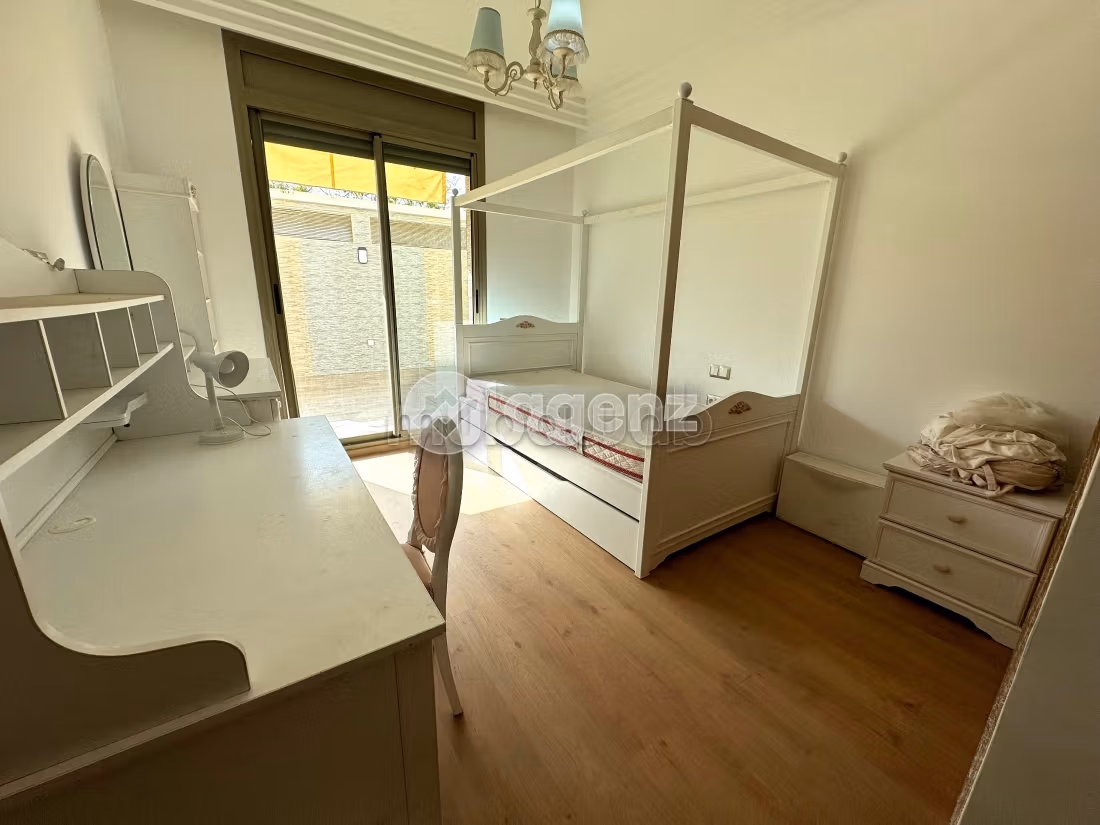 Se vende piso en Oasis. 3 dormitorios. Parking y ascensor