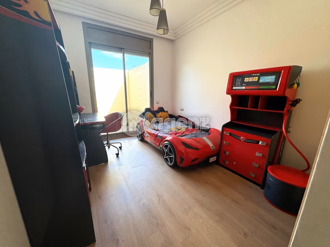 Se vende piso en Oasis. 3 dormitorios. Parking y ascensor