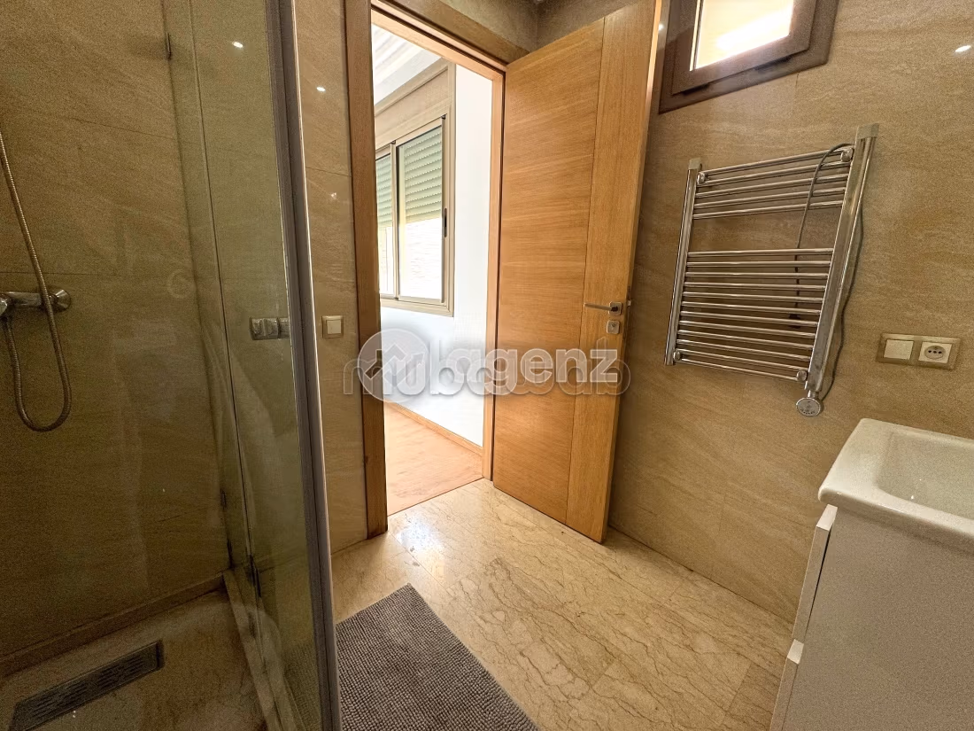 Se vende piso en Oasis. 3 dormitorios. Parking y ascensor