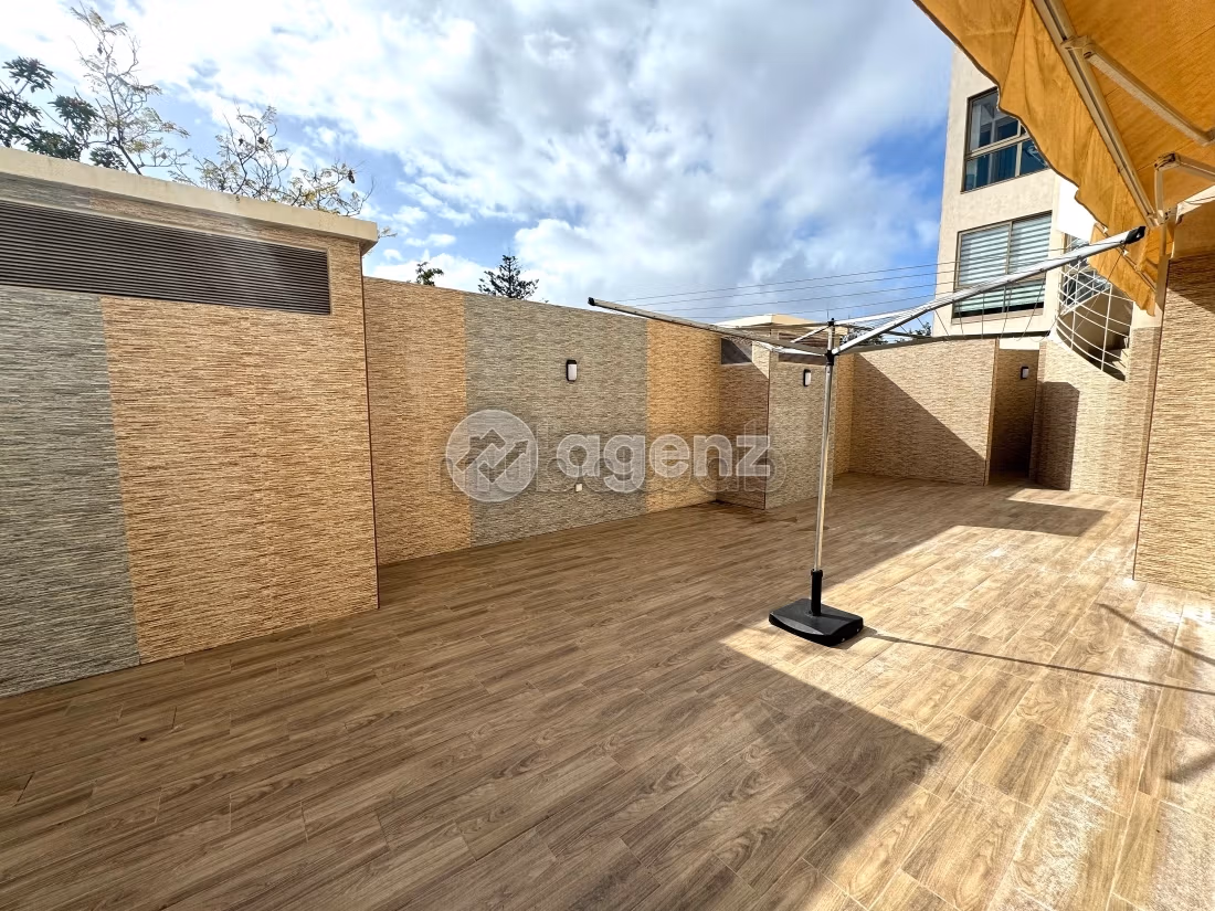 Se vende piso en Oasis. 3 dormitorios. Parking y ascensor