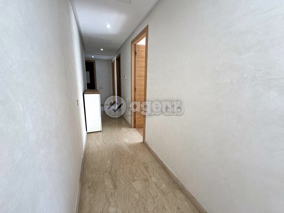Se vende piso en Oasis. 3 dormitorios. Parking y ascensor