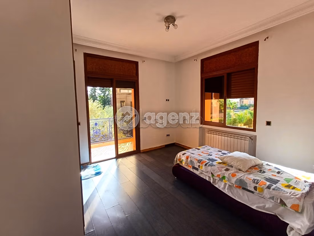 Magnificent villa for sale in Ennakhil Palmeraie. 5 rooms. Gardeners, Large terrace