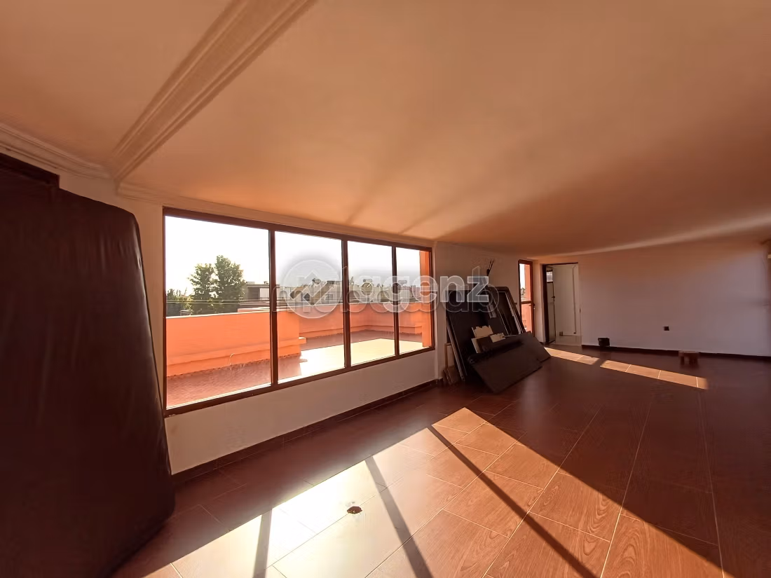 Magnificent villa for sale in Ennakhil Palmeraie. 5 rooms. Gardeners, Large terrace