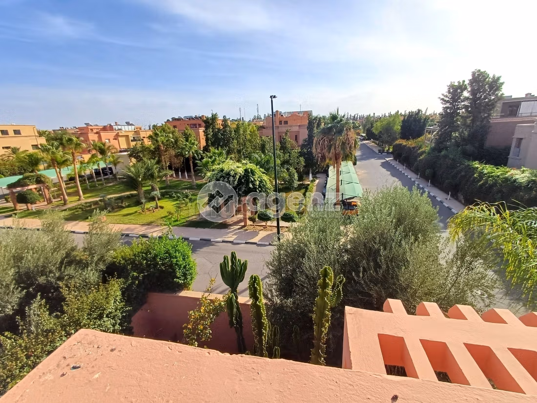 Magnificent villa for sale in Ennakhil Palmeraie. 5 rooms. Gardeners, Large terrace
