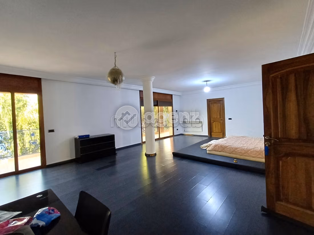 Magnificent villa for sale in Ennakhil Palmeraie. 5 rooms. Gardeners, Large terrace