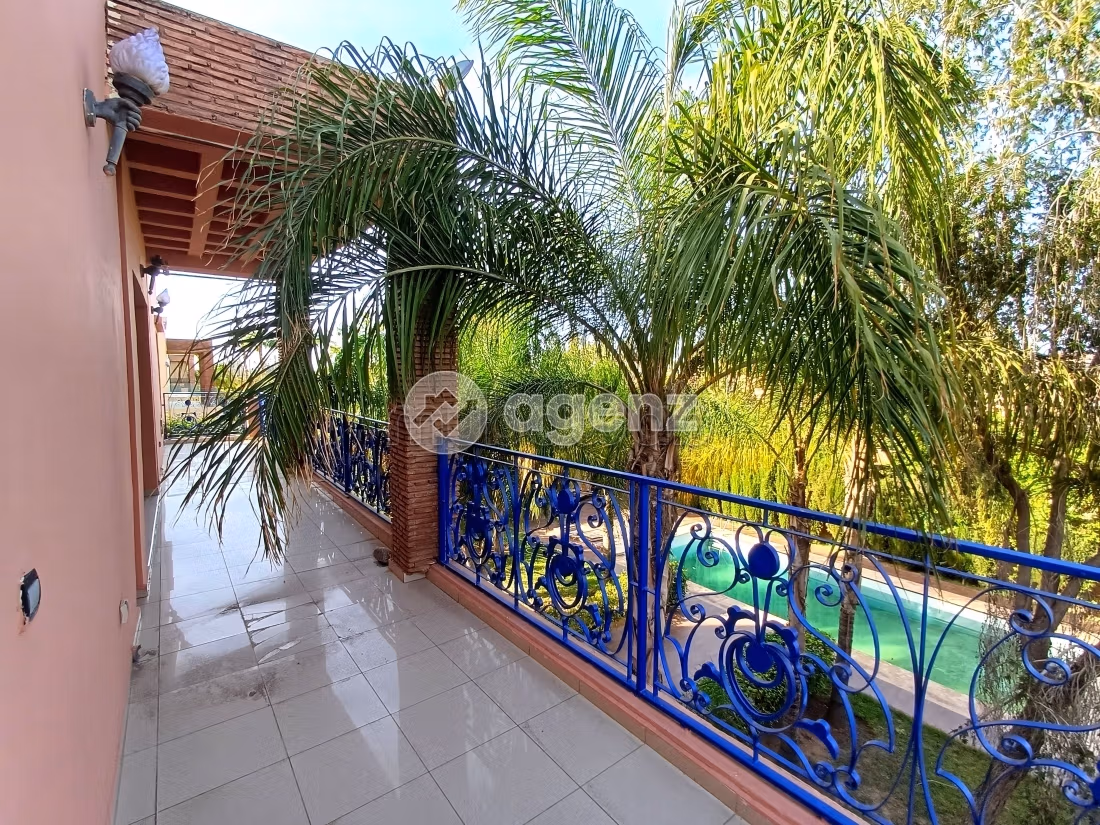Magnificent villa for sale in Ennakhil Palmeraie. 5 rooms. Gardeners, Large terrace