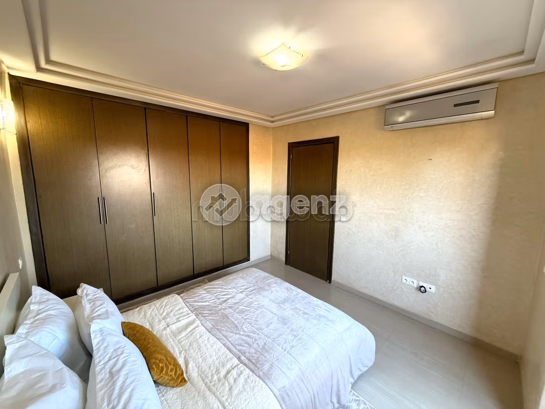 Splendid villa for sale in Ennakhil Palmeraie. 3 beautiful rooms. Garage and terrace