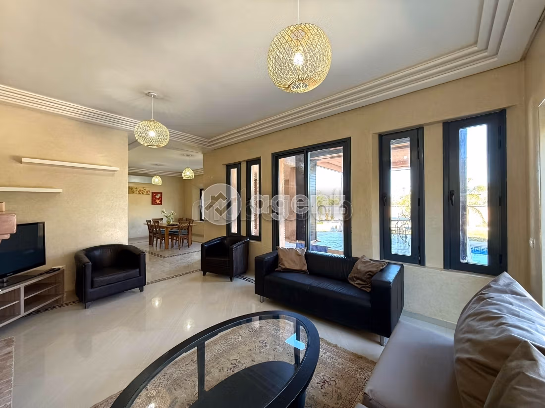 Splendid villa for sale in Ennakhil Palmeraie. 3 beautiful rooms. Garage and terrace