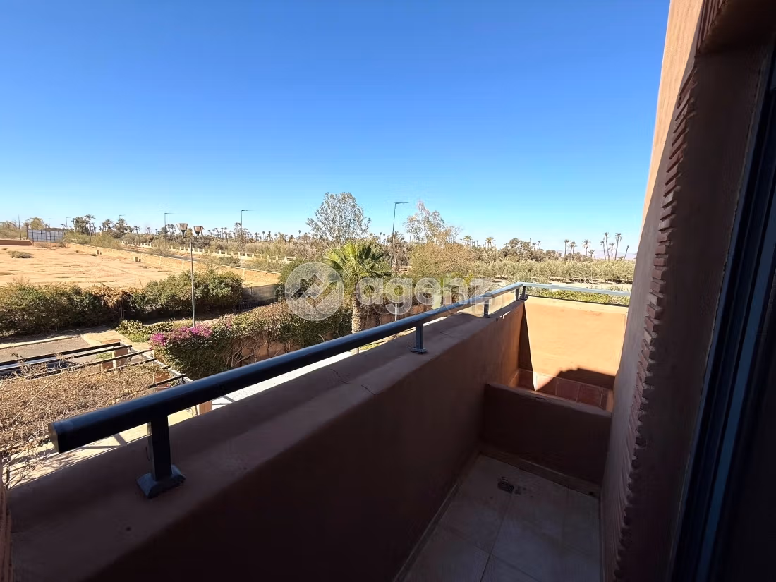 Splendid villa for sale in Ennakhil Palmeraie. 3 beautiful rooms. Garage and terrace