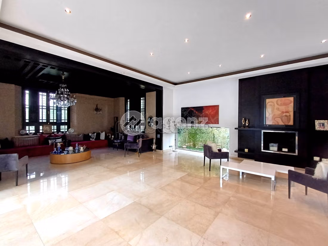 Casa de alto standing en venta en Route Immouzer. 5 dormitorios. Jardineras, Gran terraza
