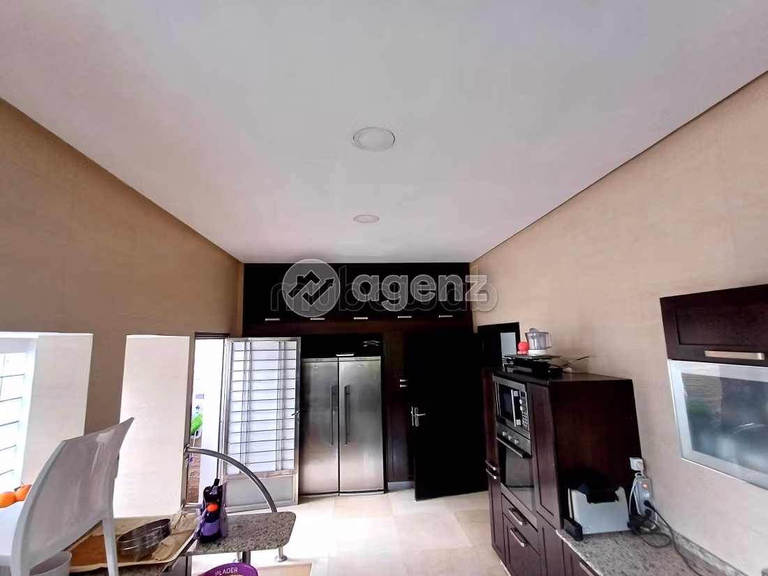 Casa de alto standing en venta en Route Immouzer. 5 dormitorios. Jardineras, Gran terraza