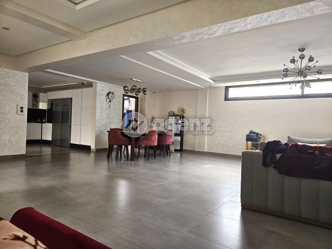Luxury villa for sale. 5 beautiful rooms. Carpark and terrace