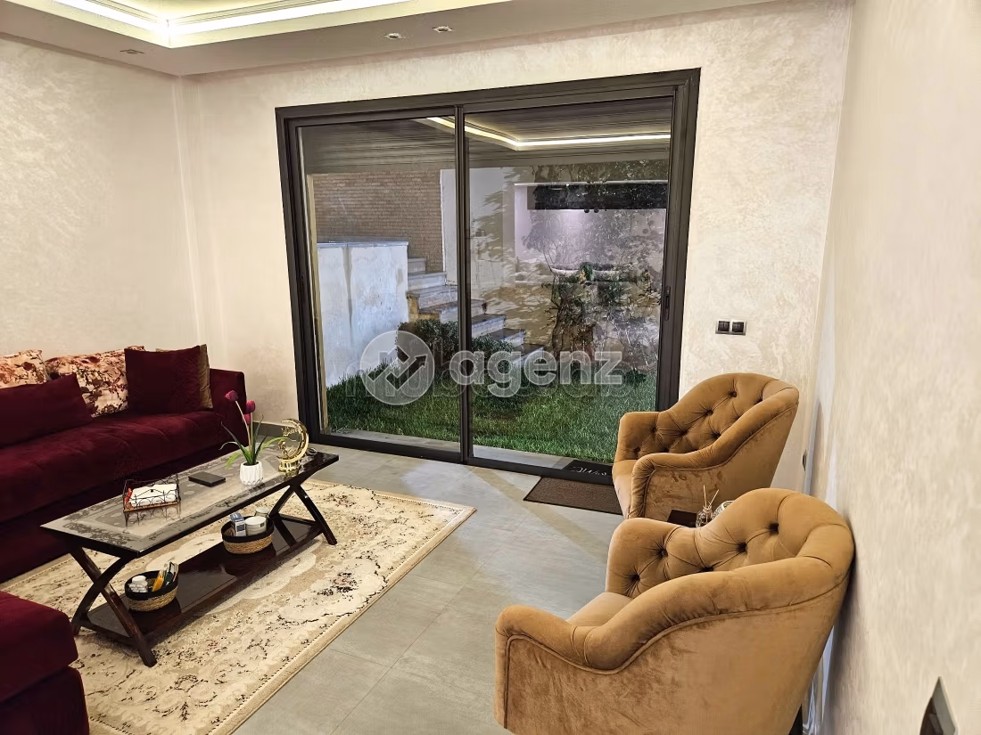 Luxury villa for sale. 5 beautiful rooms. Carpark and terrace