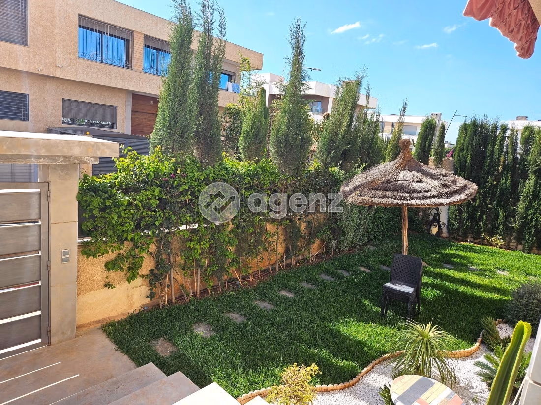 Luxury villa for sale. 5 beautiful rooms. Carpark and terrace