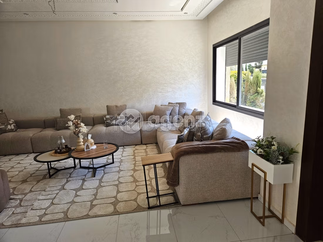Luxury villa for sale. 5 beautiful rooms. Carpark and terrace