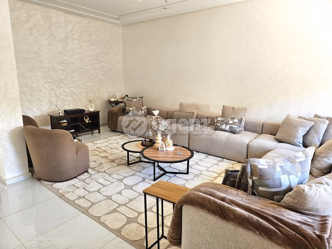 Luxury villa for sale. 5 beautiful rooms. Carpark and terrace