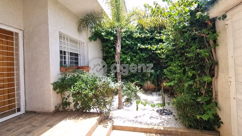 Vendita villa di lusso a Oulfa. 4 camere da letto. Giardino e garage
