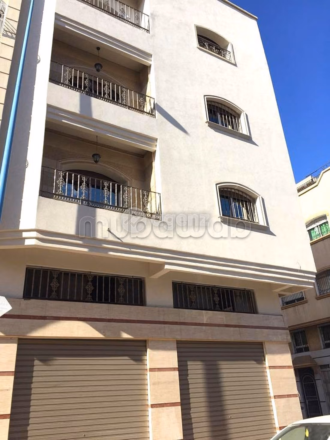 Acquista casa a Sidi Maarouf. 9 belle camere da letto. Posto auto e terrazzo