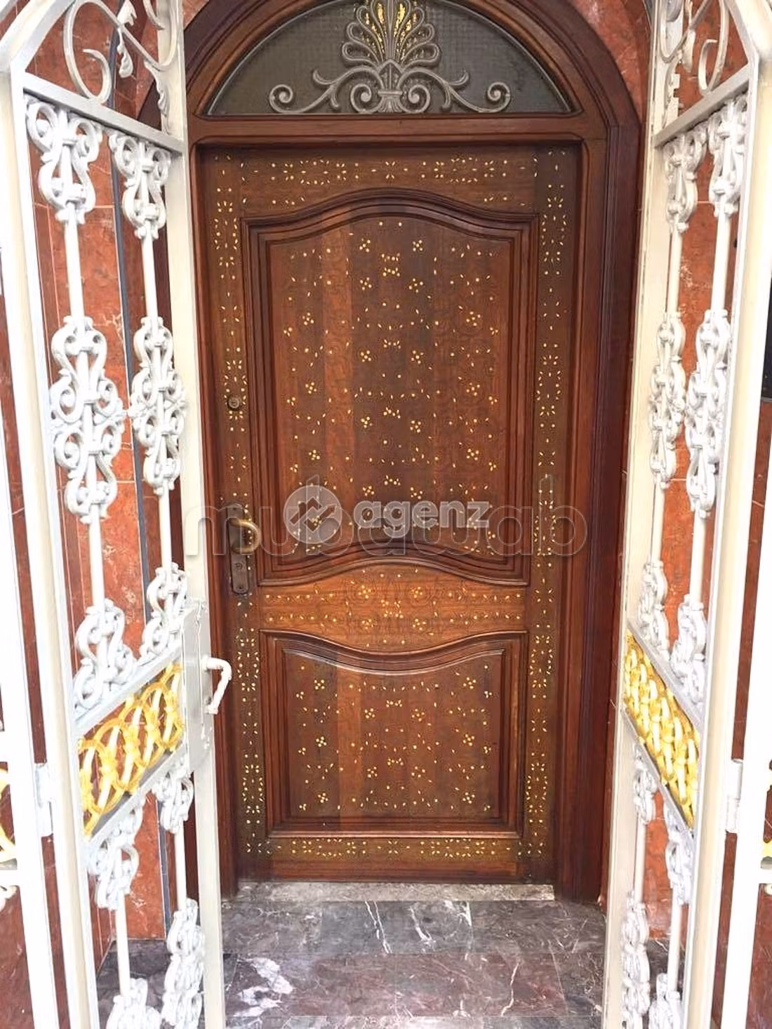 Acquista casa a Sidi Maarouf. 9 belle camere da letto. Posto auto e terrazzo