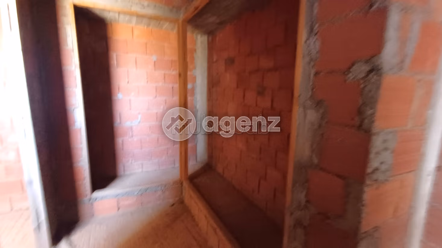 Luxury home for sale. 5 lovely rooms. Private garage