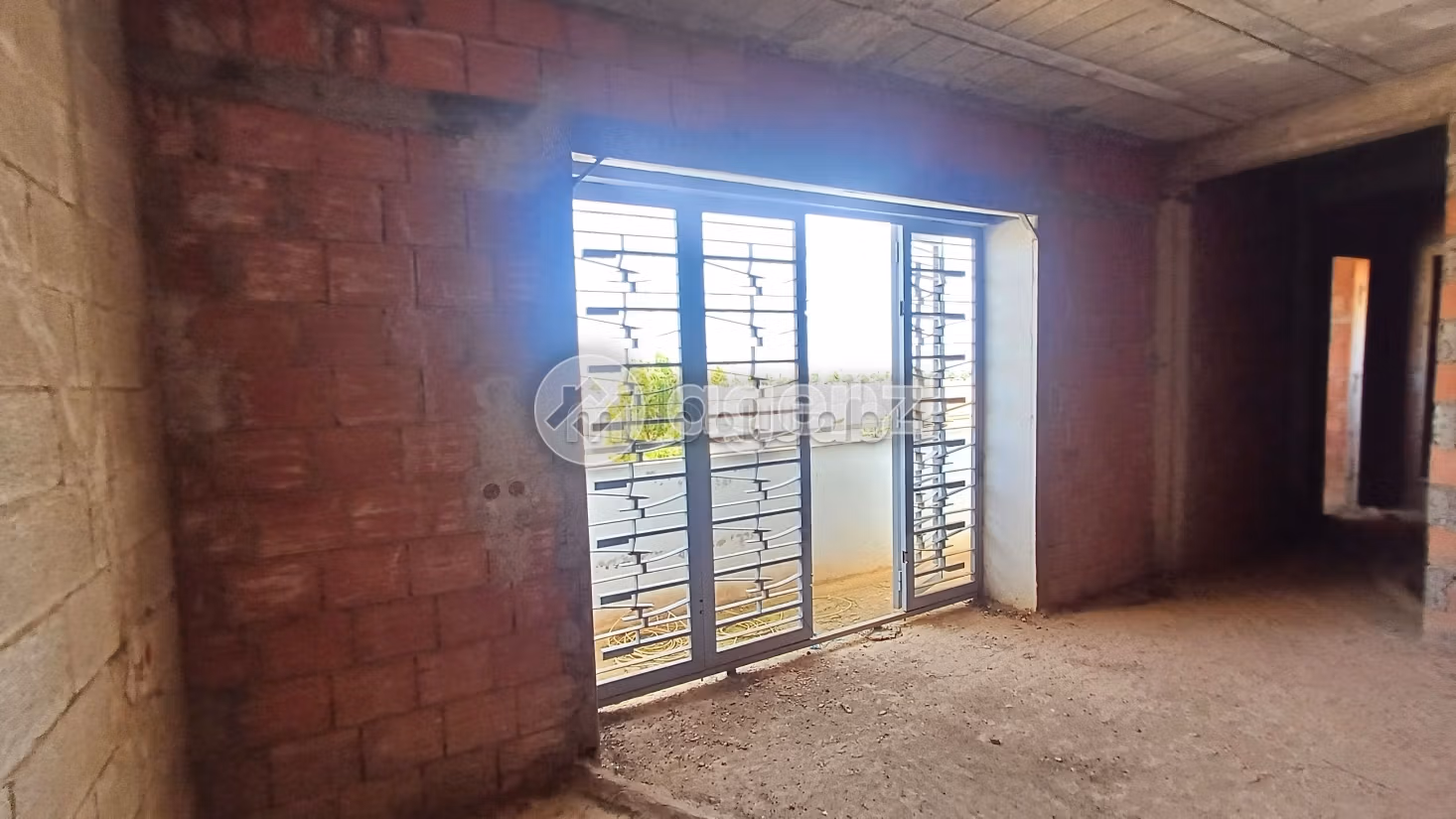 Luxury home for sale. 5 lovely rooms. Private garage