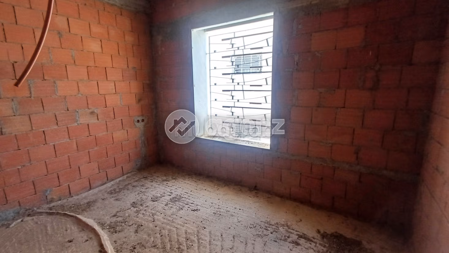 Luxury home for sale. 5 lovely rooms. Private garage